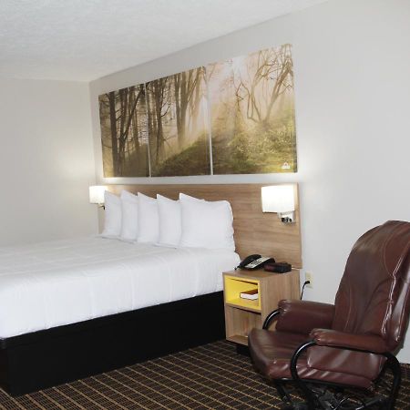 Days Inn By Wyndham Forest Exterior foto
