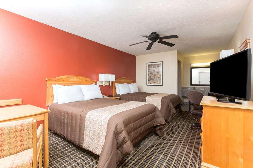 Days Inn By Wyndham Forest Habitación foto